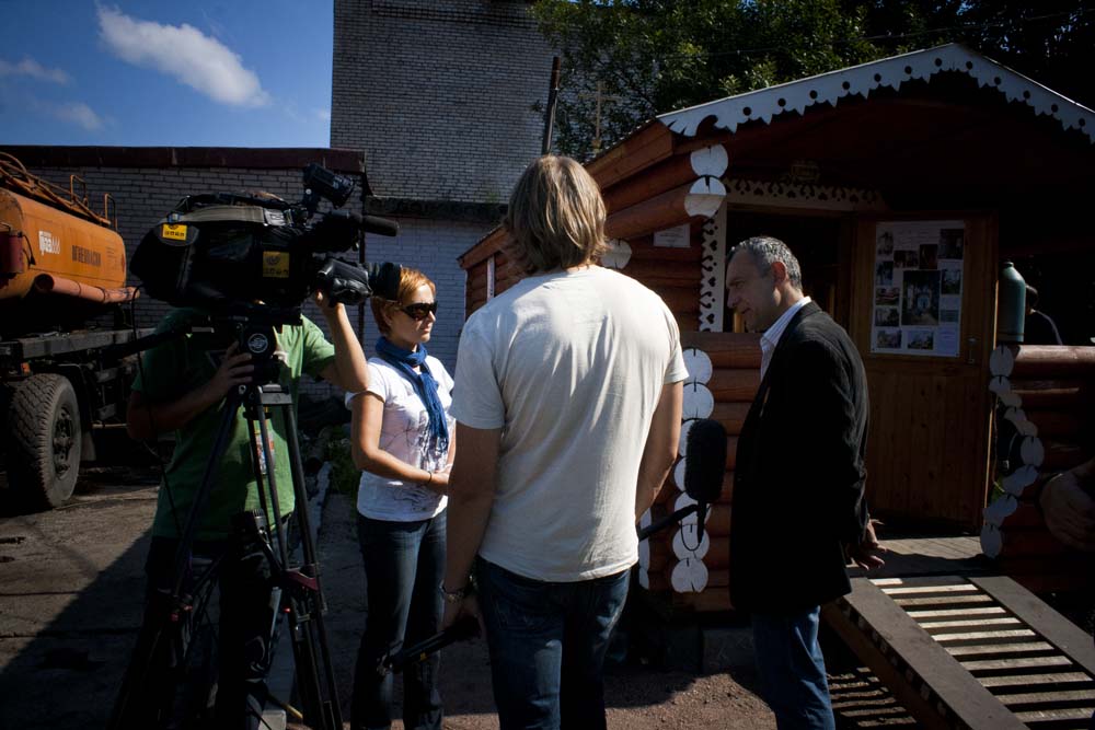 Елена Снитовская и телеканал CТО на Митрофаньевском кладбище
